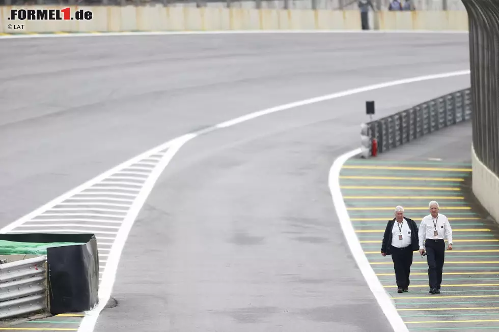 Interlagos ist nicht mehr die neueste Rennstrecke, und 2014 soll die komplette Anlage modernisiert werden. Aber solange diese beiden Herren (Herbie Blash und Charlie Whiting von der FIA) grünes Licht geben, darf noch gefahren werden. Übrigens: Die weißen Linien, an denen sie auf diesem Foto gerade langmarschieren, hätte sich Felipe Massa mal genauer anschauen sollen... Foto zur News: Interlagos ist nicht mehr die neueste Rennstrecke, und 2014 soll die komplette Anlage modernisiert werden. Aber solange diese beiden Herren (Herbie Blash und Charlie Whiting von der FIA) grünes Licht geben, darf noch gefahren werden. Übrigens: Die weißen Linien, an denen sie auf diesem Foto gerade langmarschieren, hätte sich Felipe Massa mal genauer anschauen sollen...