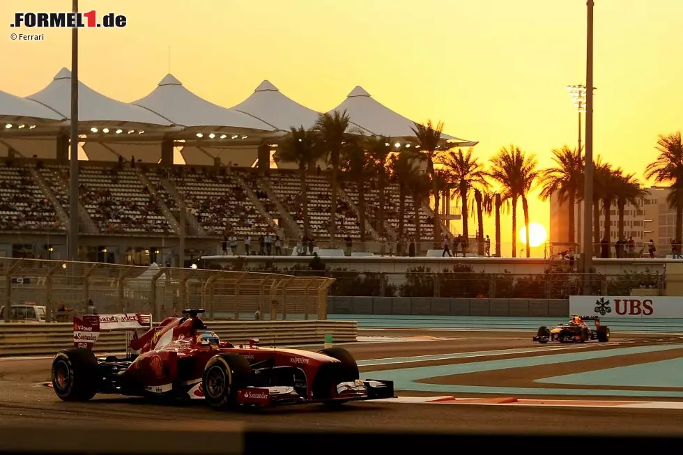 Foto zur News: Beim Sonnenuntergang von Abu Dhabi findet Alonso mit einem gewagten Überholmanöver am Boxenausgang zu alter Form zurück und holt mit Platz fünf das Maximum aus seinem Ferrari heraus.