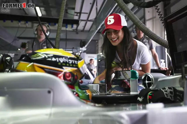 Foto zur News: Seit 2007 sind Lewis Hamilton und Nicole Scherzinger (mit Unterbrechungen) ein Paar und ein beliebtes Fotomotiv in der Boxengasse.