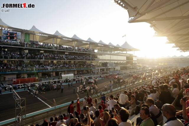 Foto zur News: Die Pole-Position in Abu Dhabi scheint vergiftet: Der von Platz eins gestartete Fahrer ist bei den vier Austragungen des Grand Prix nur einmal ins Ziel gekommen.