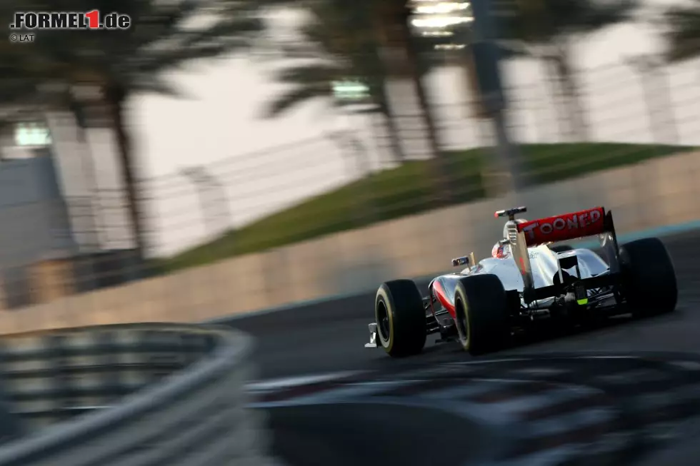 Mit dem vierten Platz durch Jenson Button setzte McLaren 2012 in Abu Dhabi eine neue Bestmarke, wenn es um aufeinanderfolgende Rennen in den Punkteränge geht. Es war das 56. Ergebnis mit Zählbarem. Seit dem Australien-Grand-Prix 2010 verlief die Rückreise nach Woking nie mit leeren Händen, ehe das diesjährige Rennen in Kanada die Serie reißen ließ. Foto zur News: Mit dem vierten Platz durch Jenson Button setzte McLaren 2012 in Abu Dhabi eine neue Bestmarke, wenn es um aufeinanderfolgende Rennen in den Punkteränge geht. Es war das 56. Ergebnis mit Zählbarem. Seit dem Australien-Grand-Prix 2010 verlief die Rückreise nach Woking nie mit leeren Händen, ehe das diesjährige Rennen in Kanada die Serie reißen ließ.