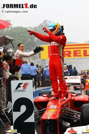 Doch er wird wieder nur Zweiter: Nach Abschüssen von Konkurrenten in Spa und Suzuka zieht ihm Sebastian Vettel davon. Alonso hat gelernt, sich auch zu freuen, wenn er nicht gewinnt. Aber die Experten sind sich einig: Was er 2012 abgeliefert hat, war eine der besten Leistungen in der Geschichte der Königsklasse. Foto zur News: Doch er wird wieder nur Zweiter: Nach Abschüssen von Konkurrenten in Spa und Suzuka zieht ihm Sebastian Vettel davon. Alonso hat gelernt, sich auch zu freuen, wenn er nicht gewinnt. Aber die Experten sind sich einig: Was er 2012 abgeliefert hat, war eine der besten Leistungen in der Geschichte der Königsklasse.