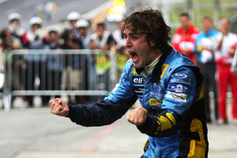 Foto zur News: Campeon del Mundo! Zwei Rennen vor Schluss gewinnt Alonso überlegen die Weltmeisterschaft 2005 - als jüngster Champion aller Zeiten. Zumindest bis Vettel kommt...