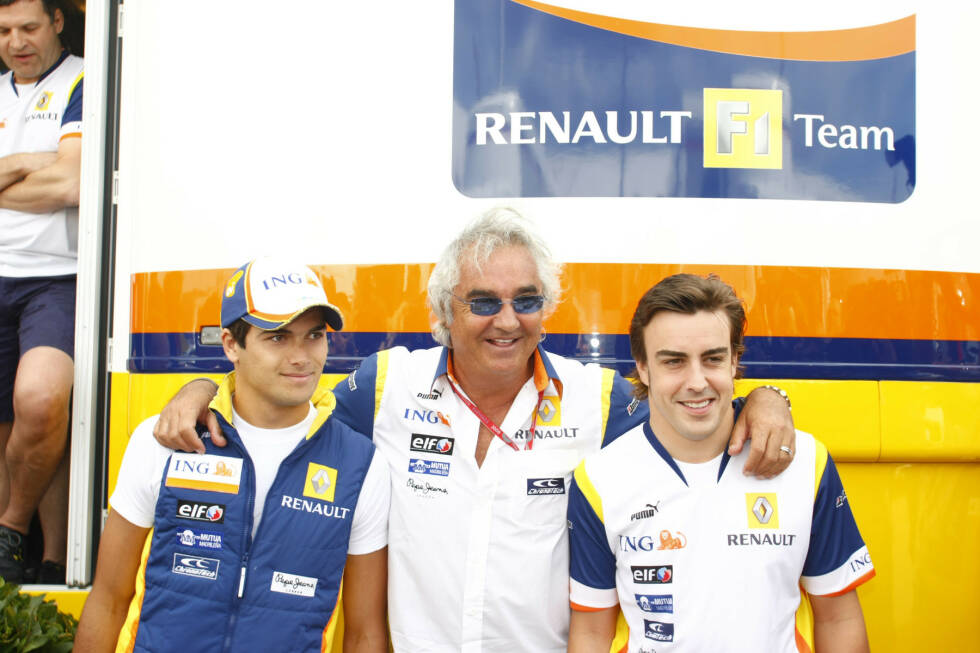 Foto zur News: Nach Bekanntwerden der Spionageaffäre kommt es zwischen Alonso und McLaren endgültig zum Bruch. Weil bei Ferrari noch kein Cockpit frei ist, kehrt er interimistisch zu seinem alten Freund Flavio Briatore zurück.