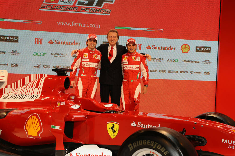Foto zur News: Endlich bei Ferrari angekommen: Nach jahrelangen Verhandlungen und Vorverträgen wechselt Alonso zur Scuderia und gewinnt in Bahrain gleich den ersten gemeinsamen Grand Prix.