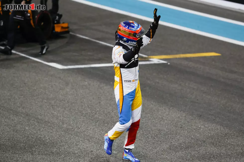 Fernando Alonso hinterlässt ein großes Erbe in der Formel 1:
314 Rennen, 22 Pole-Positions, 32 Siege und am wichtigsten: Zwei Weltmeisterschaften, die der Spanier 2005 und 2006 Michael Schumacher abringen konnte. Foto zur News: Fernando Alonso hinterlässt ein großes Erbe in der Formel 1:
314 Rennen, 22 Pole-Positions, 32 Siege und am wichtigsten: Zwei Weltmeisterschaften, die der Spanier 2005 und 2006 Michael Schumacher abringen konnte.
