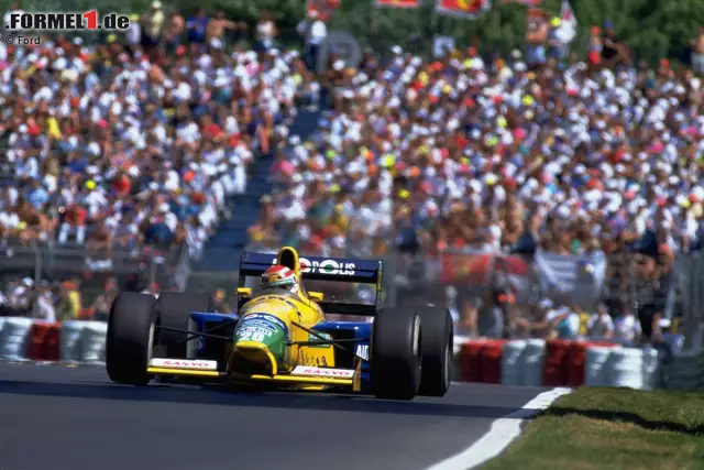 Ende 1984 wechselte Brawn zur Designfirma FORCE und zeichnete mitverantwortlich für den Haas-Lola, der 1985 Premiere feierte. Am Steuer übrigens ein alter Bekannter: Alan Jones. Über den Umweg Arrows kam Brawn 1991 als Technischer Direktor zum aufstrebenden Benetton-Team, mit dem Alt-Weltmeister Nelson Piquet in Kanada seinen 23. und letzten Grand-Prix-Sieg feierte. Foto zur News: Ende 1984 wechselte Brawn zur Designfirma FORCE und zeichnete mitverantwortlich für den Haas-Lola, der 1985 Premiere feierte. Am Steuer übrigens ein alter Bekannter: Alan Jones. Über den Umweg Arrows kam Brawn 1991 als Technischer Direktor zum aufstrebenden Benetton-Team, mit dem Alt-Weltmeister Nelson Piquet in Kanada seinen 23. und letzten Grand-Prix-Sieg feierte.