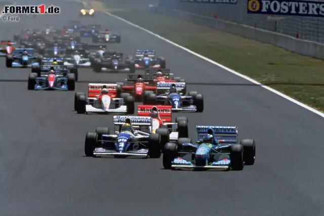 Mit Michael Schumachers Sieg in Spa-Francorchamps 1992 sollte Brawns größte Ära beginnen: Der Deutsche gewann auf Benetton bis 1995 19 Rennen und zwei WM-Titel. Plötzlich war der Name Ross Brawn auch außerhalb des Fahrerlagers ein Begriff - nicht zuletzt wegen seiner oft grenzwertigen Spürnase für die Grauzonen des Reglements ("Schummel-Schumi"). Foto zur News: Mit Michael Schumachers Sieg in Spa-Francorchamps 1992 sollte Brawns größte Ära beginnen: Der Deutsche gewann auf Benetton bis 1995 19 Rennen und zwei WM-Titel. Plötzlich war der Name Ross Brawn auch außerhalb des Fahrerlagers ein Begriff - nicht zuletzt wegen seiner oft grenzwertigen Spürnase für die Grauzonen des Reglements ("Schummel-Schumi").