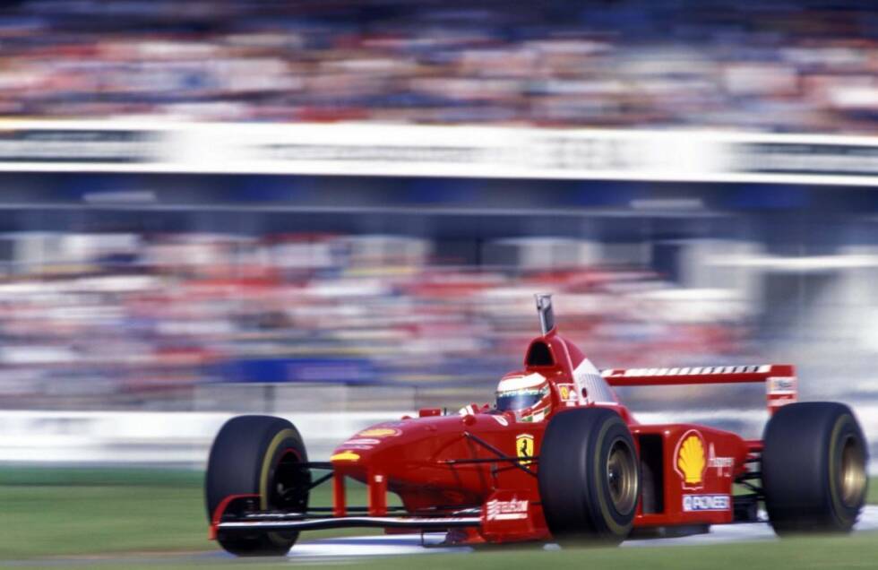 Foto zur News: Im Schatten von Schumacher gewannen zwischen 1997 und 2006 auch noch andere Ferrari-Fahrer Rennen: Eddie Irvine wäre 1999 fast Weltmeister geworden, aber letztendlich waren auch vier Siege zu wenig.
