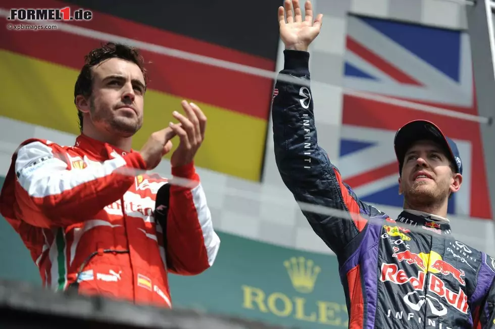 Foto zur News: Tuttosport (Italien): "Wieder einmal fahren nur Vettel und Alonso an der Spitze. Sebastian beherrscht das Rennen ab dem ersten Meter, der Spanier beeindruckt mit seinen vier Überholmanövern. Sein zweiter Platz kommt einem Sieg gleich. Vettel ist ein König auf der Flucht vor den Rivalen. Sein Team ist gut und wird auch noch vom Glück unterstützt."