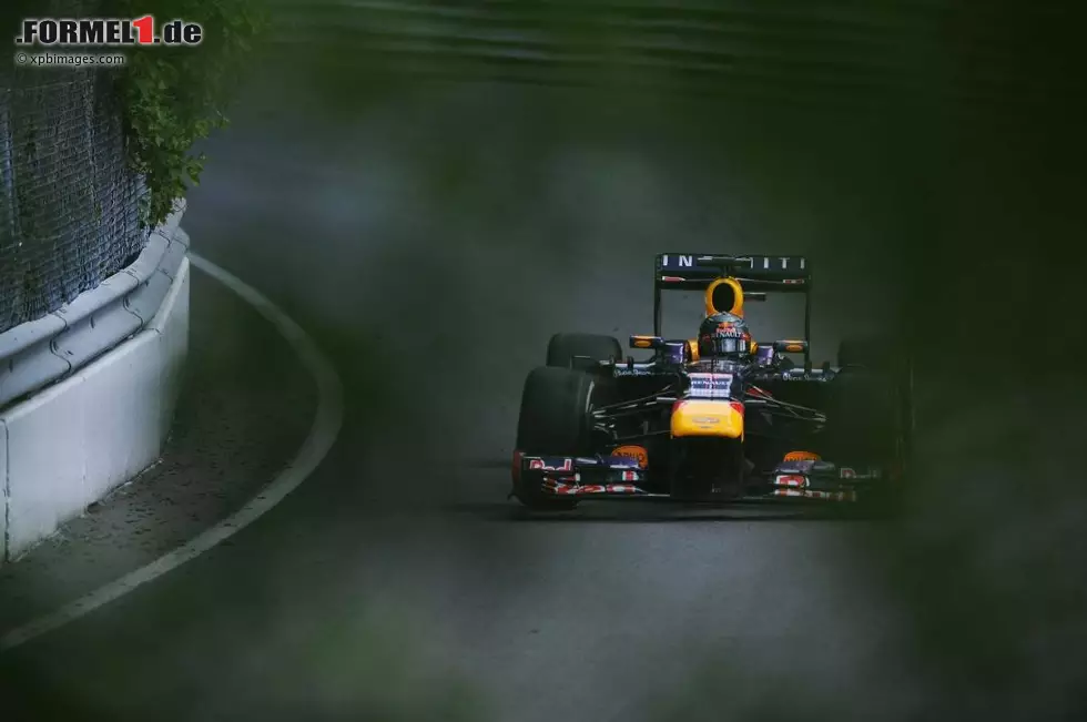 Kurier (Österreich): "Wäre da nicht die 52. Runde gewesen, müsste man von einem perfekten Rennen von Sebastian Vettel reden. Der Deutsche startete bei schönem Wetter in Kanada von der Pole Position, fuhr auf und davon und der Konkurrenz um die Ohren. In keiner Phase war der überlegene Sieg des Deutschen im Red Bull gefährdet. Außer in besagter Runde 52. Da verpasste der überlegen führende Vettel den Bremspunkt und rutschte aus der Kurve über die Wiese." Foto zur News: Kurier (Österreich): "Wäre da nicht die 52. Runde gewesen, müsste man von einem perfekten Rennen von Sebastian Vettel reden. Der Deutsche startete bei schönem Wetter in Kanada von der Pole Position, fuhr auf und davon und der Konkurrenz um die Ohren. In keiner Phase war der überlegene Sieg des Deutschen im Red Bull gefährdet. Außer in besagter Runde 52. Da verpasste der überlegen führende Vettel den Bremspunkt und rutschte aus der Kurve über die Wiese."