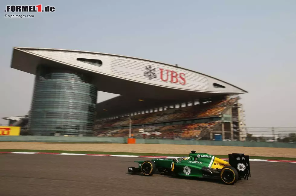 Foto zur News: Beim Qualifying von Schanghai, dem ersten der Saison 2013, welches bei trockenen Bedingungen ausgetragen wird, zeigt sich das ganze Dilemma: Auf Sauber-Rookie Esteban Gutierrez fehlten Pic und van der Garde über 1,5 Sekunden.