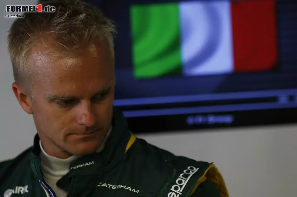 Um diesen Rückstand aufzuholen, greift Caterham auf die Hilfe eines alten Bekannten zurück. Heikki Kovalainen, der nach drei Jahren vom Team Ende 2012 vor die Tür gesetzt wurde, kehrt vor dem Rennen in Bahrain als Ersatzfahrer zurück und sitzt 2013 insgesamt sechsmal in ersten Freien Training am Steuer des CT03. Foto zur News: Um diesen Rückstand aufzuholen, greift Caterham auf die Hilfe eines alten Bekannten zurück. Heikki Kovalainen, der nach drei Jahren vom Team Ende 2012 vor die Tür gesetzt wurde, kehrt vor dem Rennen in Bahrain als Ersatzfahrer zurück und sitzt 2013 insgesamt sechsmal in ersten Freien Training am Steuer des CT03.