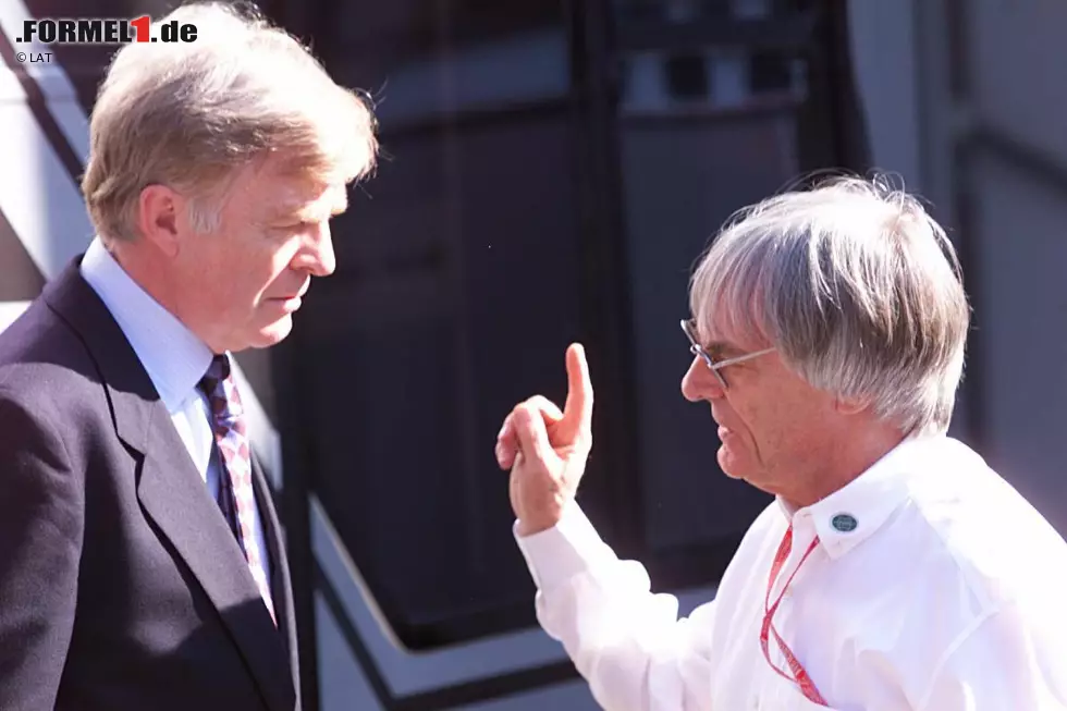 "Wir sind die Mafia", pflegten Mosley und Ecclestone zu sagen. Gemeinsam spielten sie sich als Chefs des Motorsport-Weltverbandes beziehungsweise der Inhaber der kommerziellen Rechte in all den Jahren die Bälle gegenseitig zu. Und leimten dabei auch den einen oder anderen Gegenspieler. Foto zur News: "Wir sind die Mafia", pflegten Mosley und Ecclestone zu sagen. Gemeinsam spielten sie sich als Chefs des Motorsport-Weltverbandes beziehungsweise der Inhaber der kommerziellen Rechte in all den Jahren die Bälle gegenseitig zu. Und leimten dabei auch den einen oder anderen Gegenspieler.