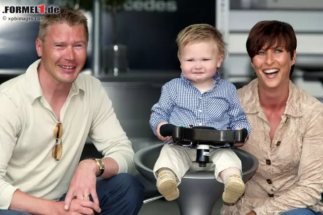 Auch Mika Häkkinens glückliche Vorzeige-Familie mit Erja und Söhnchen Hugo hatte ein Ablaufdatum. Foto zur News: Auch Mika Häkkinens glückliche Vorzeige-Familie mit Erja und Söhnchen Hugo hatte ein Ablaufdatum.
