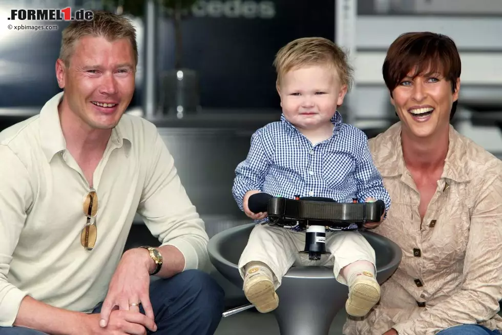 Auch Mika Häkkinens glückliche Vorzeige-Familie mit Erja und Söhnchen Hugo hatte ein Ablaufdatum. Foto zur News: Auch Mika Häkkinens glückliche Vorzeige-Familie mit Erja und Söhnchen Hugo hatte ein Ablaufdatum.