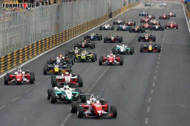 Foto zur News: Der Formel-3-Grand-Prix von Macao ist alljährlich Treffpunkt der besten Nachwuchspiloten aus aller Welt. Auch 15 der aktuellen 22 Stammfahrer der Formel 1 gingen schon auf dem Guia-Circuit an den Start - doch keiner von ihnen konnte das Rennen gewinnen.