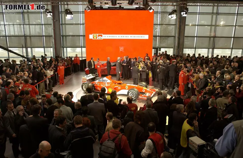 2003: Ferrari F2003-GA. Fahrer- und Konstrukteurs-Weltmeister. Sieben Siege. - Erst beim Grand Prix von Spanien debütiert der F2003-GA ("GA" steht für den verstorbenen FIAT-Chef Gianni Agnelli), mit dem Michael Schumacher 2003 seinen vierten WM-Titel hintereinander gewinnen soll. Allerdings ist Ferrari nicht mehr so drückend dominant wie 2001 und 2002 - insbesondere Kimi Räikkönen (McLaren) und Juan Pablo Montoya (Williams) liefern Schumacher über weite Strecken der Weltmeisterschaft einen harten Fight. Foto zur News: 2003: Ferrari F2003-GA. Fahrer- und Konstrukteurs-Weltmeister. Sieben Siege. - Erst beim Grand Prix von Spanien debütiert der F2003-GA ("GA" steht für den verstorbenen FIAT-Chef Gianni Agnelli), mit dem Michael Schumacher 2003 seinen vierten WM-Titel hintereinander gewinnen soll. Allerdings ist Ferrari nicht mehr so drückend dominant wie 2001 und 2002 - insbesondere Kimi Räikkönen (McLaren) und Juan Pablo Montoya (Williams) liefern Schumacher über weite Strecken der Weltmeisterschaft einen harten Fight.