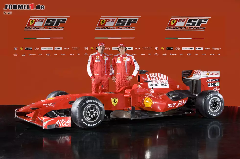2009: Ferrari F60. Sechster in der Fahrer- und Vierter in der Konstrukteurs-Weltmeisterschaft. Ein Sieg. - Nach zwei spartanischen Präsentationen leistet sich Ferrari im Jahr eins mit dem Hybridsystem KERS wieder einen etwas größeren Launch vor Publikum. Der F60 von Aldo Costa entpuppt sich aber als Fehlgeburt, bleibt in den ersten drei Rennen punktelos und beschert der Scuderia den schlechtesten Saisonauftakt in ihrer Geschichte. Kimi Räikkönen schafft in Belgien immerhin einen Sieg - bestenfalls ein Trostpreis. Foto zur News: 2009: Ferrari F60. Sechster in der Fahrer- und Vierter in der Konstrukteurs-Weltmeisterschaft. Ein Sieg. - Nach zwei spartanischen Präsentationen leistet sich Ferrari im Jahr eins mit dem Hybridsystem KERS wieder einen etwas größeren Launch vor Publikum. Der F60 von Aldo Costa entpuppt sich aber als Fehlgeburt, bleibt in den ersten drei Rennen punktelos und beschert der Scuderia den schlechtesten Saisonauftakt in ihrer Geschichte. Kimi Räikkönen schafft in Belgien immerhin einen Sieg - bestenfalls ein Trostpreis.