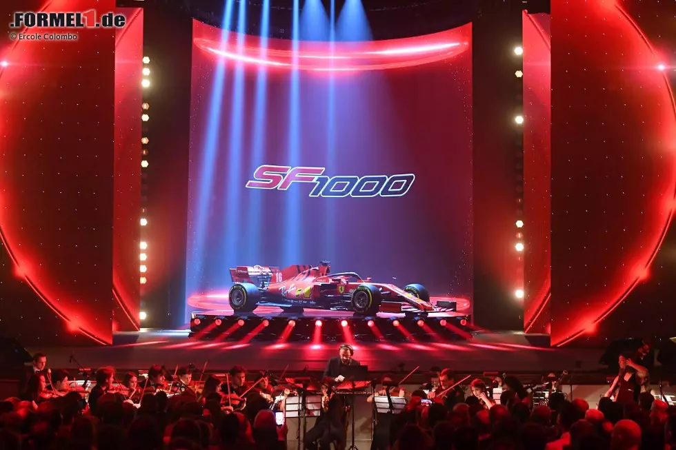 2020: Großer Auftritt für den SF1000 von Sebastian Vettel und Charles Leclerc, denn Ferrari stellt den Neuwagen in einem riesigen Theater in Reggio Emilia vor - und inszeniert eine Show, die ihresgleichen sucht! Warum "SF1000"? Weil Ferrari 2020 sein 1000. Formel-1-Rennen fährt! Foto zur News: 2020: Großer Auftritt für den SF1000 von Sebastian Vettel und Charles Leclerc, denn Ferrari stellt den Neuwagen in einem riesigen Theater in Reggio Emilia vor - und inszeniert eine Show, die ihresgleichen sucht! Warum "SF1000"? Weil Ferrari 2020 sein 1000. Formel-1-Rennen fährt!