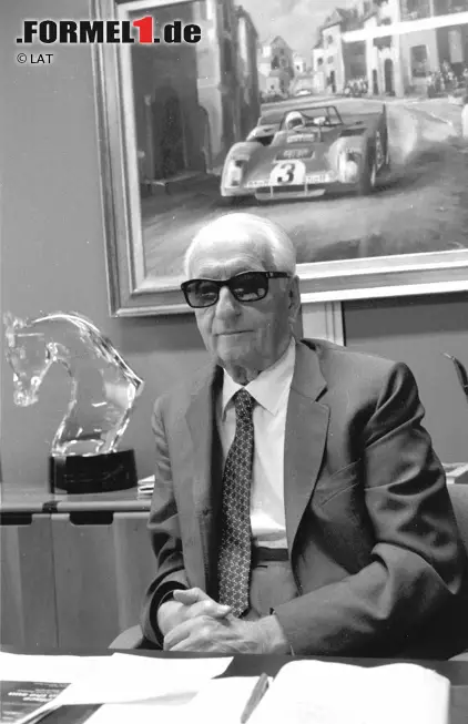 Die Markenzeichen des legendären (und 1988 verstorbenen) "Commendatore" waren der Trenchcoat und die dunkle Sonnenbrille. Foto zur News: Die Markenzeichen des legendären (und 1988 verstorbenen) "Commendatore" waren der Trenchcoat und die dunkle Sonnenbrille.