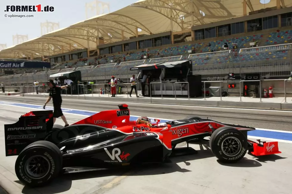 Das allein per CFD entwickelte Auto kann jedoch nicht wirklich mithalten. Timo Glock und sein 2010er-Teamkollege Lucas di Grassi fahren hinterher. Der Deutsche hat den brasilianischen Kollegen dabei immerhin stets im Griff. Di Grassi muss am Ende der Saison gehen. Foto zur News: Das allein per CFD entwickelte Auto kann jedoch nicht wirklich mithalten. Timo Glock und sein 2010er-Teamkollege Lucas di Grassi fahren hinterher. Der Deutsche hat den brasilianischen Kollegen dabei immerhin stets im Griff. Di Grassi muss am Ende der Saison gehen.