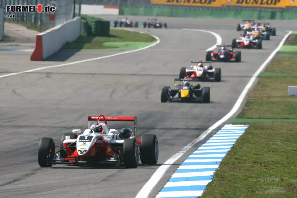 2008 startet Hülkenberg dann auch in der Formel-3-Euroserie durch und sicherte sich in seinem zweiten Jahr in der Meisterschaft schon ein Rennwochenende vor Saisonende den Titel. Foto zur News: 2008 startet Hülkenberg dann auch in der Formel-3-Euroserie durch und sicherte sich in seinem zweiten Jahr in der Meisterschaft schon ein Rennwochenende vor Saisonende den Titel.