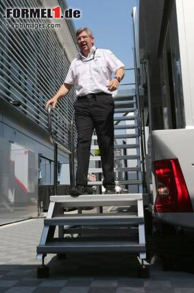 Foto zur News: Ross Brawn ist zurück: Für den neuen Formel-1-Mehrheitseigner Liberty Media soll er als Sportchef die Königsklasse auf Vordermann bringen. Doch der Brite begann in der Formel 1 einst abseits des Scheinwerferlichts bei...