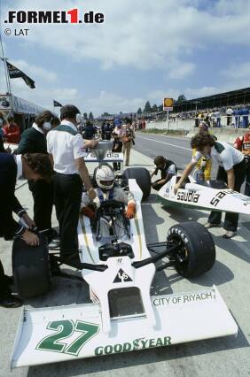...Williams. 1976 hatte der Absolvent eines Messtechnikstudiums bei March angeheuert und wurde an der Fräsmaschine eingesetzt. Zwei Jahre später wechselte er zu Williams und stieg zum Aerodynamiker im Windkanal auf. Und auch bei den Rennen half er aus - hätten Sie den Mann mit dem Wuschelkopf, der die Karosserie hält, erkannt? ...Williams. 1976 hatte der Absolvent eines Messtechnikstudiums bei March angeheuert und wurde an der Fräsmaschine eingesetzt. Zwei Jahre später wechselte er zu Williams und stieg zum Aerodynamiker im Windkanal auf. Und auch bei den Rennen half er aus - hätten Sie den Mann mit dem Wuschelkopf, der die Karosserie hält, erkannt?