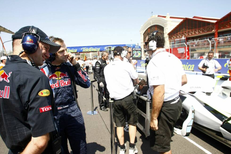 Foto zur News: ...Stardesigner Adrian Newey von Red Bull, bewunderte das Sensationsauto, mit dem Jenson Button schon in der ersten Saisonhälfte alles für den Titelgewinn klar machte. Kein Wunder, dass...