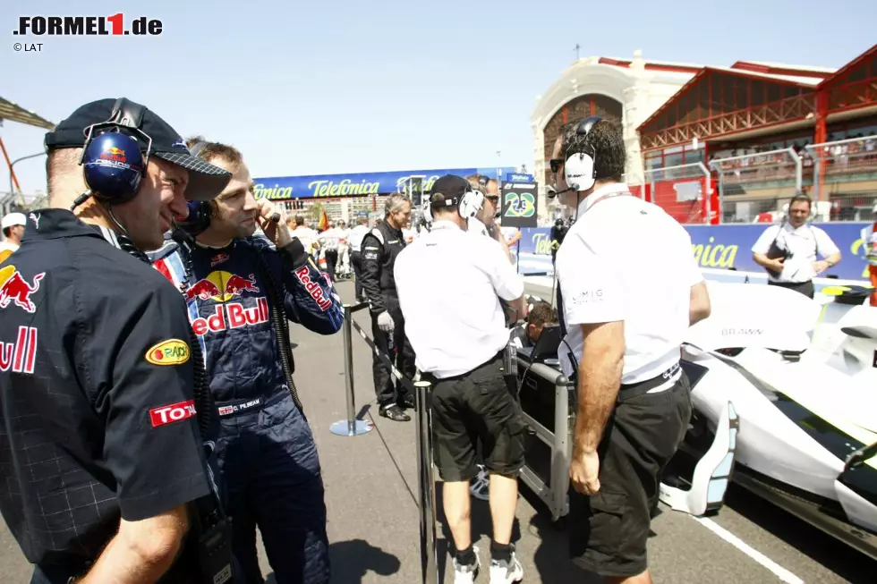 ...Stardesigner Adrian Newey von Red Bull, bewunderte das Sensationsauto, mit dem Jenson Button schon in der ersten Saisonhälfte alles für den Titelgewinn klar machte. Kein Wunder, dass... Foto zur News: ...Stardesigner Adrian Newey von Red Bull, bewunderte das Sensationsauto, mit dem Jenson Button schon in der ersten Saisonhälfte alles für den Titelgewinn klar machte. Kein Wunder, dass...