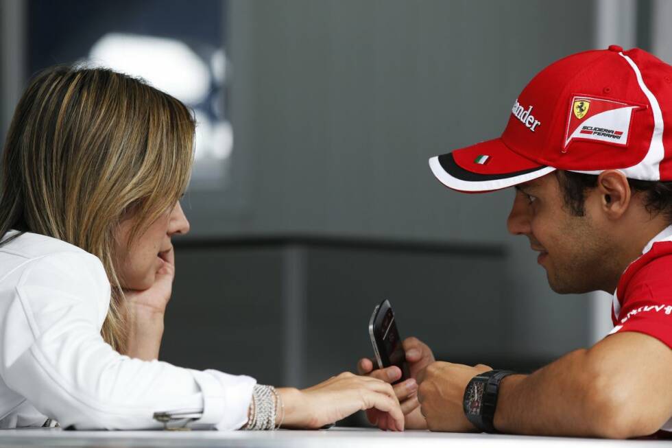 Foto zur News: Abseits der Formel 1 bot ihm seine Frau Raffaela viel Rückhalt. Sohn Felipinho wurde 2009 geboren. Ende 2012 musste Massa um den Verbleib bei Ferrari bangen, wurde aber noch einmal...