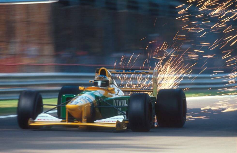 Foto zur News: Der ganz große Durchbruch gelingt aber erst mit Shooting-Star Michael Schumacher: Der junge Deutsche debütiert 1991 auf Jordan beim Grand Prix von Belgien, fährt aber schon im nächsten Rennen einen Benetton-Ford. Bis 1994 gelten er und das Benetton-Team als die heißesten Zukunftsaktien in der Königsklasse des Motorsports.