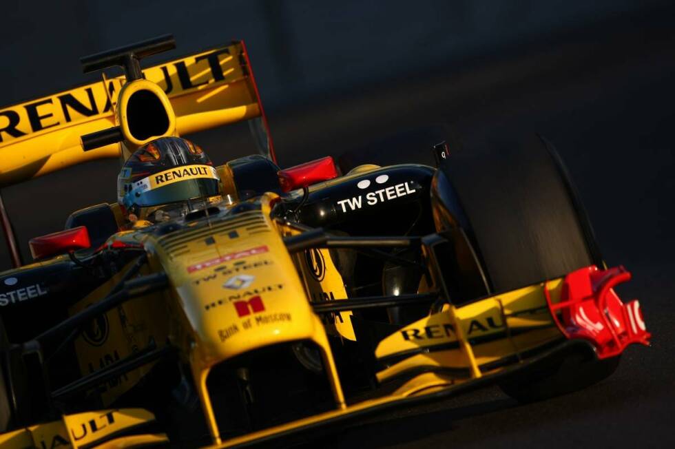 Foto zur News: Also schon wieder Neuanfang: Das Team heißt 2010 zwar weiterhin Renault, der französische Automobilhersteller ist aber nicht mehr werksseitig engagiert. Die neuen Eigentümer heißen Genii Capital, werden von Investor Gerard Lopez geführt und verpflichten als Piloten Robert Kubica, der in jener Saison immerhin dreimal auf das Podium fährt.