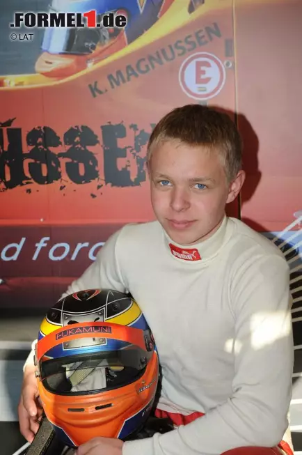 Foto zur News: Die großen Erfolge in der ersten Formelsport-Saison sorgen für einen schnellen Aufstieg des Youngsters. Für das Folgejahr nimmt ihn das deutsche Team Motopark Academy unter Vertrag. Magnussen absolviert unter anderem Rennen im Formel-Renault-Eurocup.