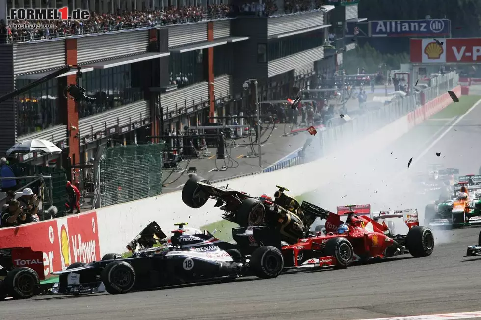 Pastor & Romain, ein weiteres Kapitel: Startkollision in Spa-Francorchamps 2012. Beinahe rasiert Grosjean Fernando Alonso den Kopf ab - und wird dafür von der FIA gesperrt. Eine Erfahrung, die Maldonado bekanntlich schon mehrfach gemacht hat. Foto zur News: Pastor & Romain, ein weiteres Kapitel: Startkollision in Spa-Francorchamps 2012. Beinahe rasiert Grosjean Fernando Alonso den Kopf ab - und wird dafür von der FIA gesperrt. Eine Erfahrung, die Maldonado bekanntlich schon mehrfach gemacht hat.
