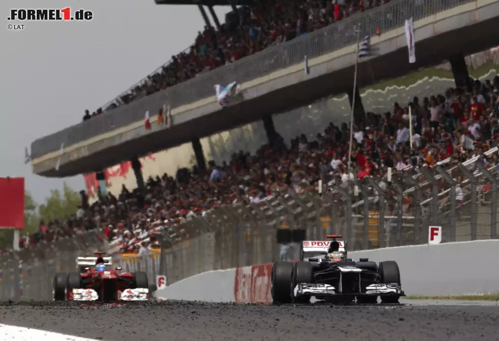 Ein paar Wochen später fightet er den gleichen Fernando Alonso im direkten Duell bewundernswert nieder, ausgerechnet bei dessen Heimrennen in Barcelona. Unglaublich, aber wahr: Maldonado schenkt seinem Chef Frank Williams zu dessen 70er den ersten Sieg seit Juan Pablo Montoya in Brasilien 2004! Foto zur News: Ein paar Wochen später fightet er den gleichen Fernando Alonso im direkten Duell bewundernswert nieder, ausgerechnet bei dessen Heimrennen in Barcelona. Unglaublich, aber wahr: Maldonado schenkt seinem Chef Frank Williams zu dessen 70er den ersten Sieg seit Juan Pablo Montoya in Brasilien 2004!
