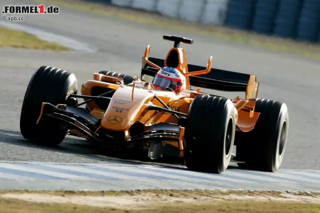 Foto zur News: Ein Versuch, an die Tradition anzuknüpfen: McLaren testete seinen 2006er-Boliden in Jerez mit oranger Lackierung. In Melbourne ging der Wagen aber nicht im Ur-Design auf die Strecke.