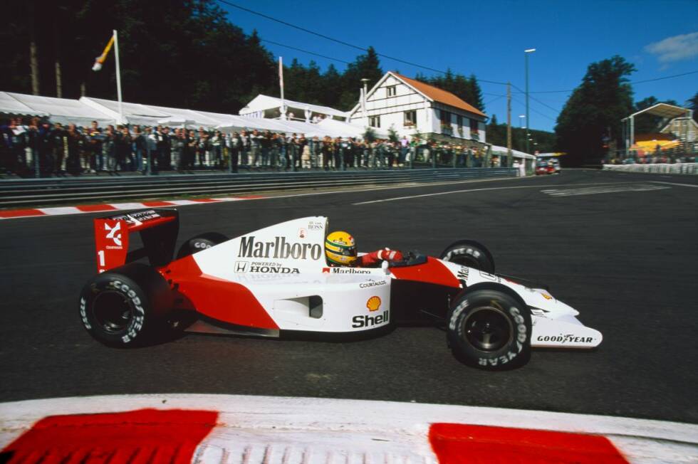 Foto zur News: Doch aus einer Not wurde eine Tugend: Der weiß-rote McLaren mit Ayrton Senna und Alain Prost - hier 1991 in Spa-Francorchamps mit dem Brasilianer am Steuer - ist heute eine der ganz großen Ikonen der Formel-1-Geschichte.