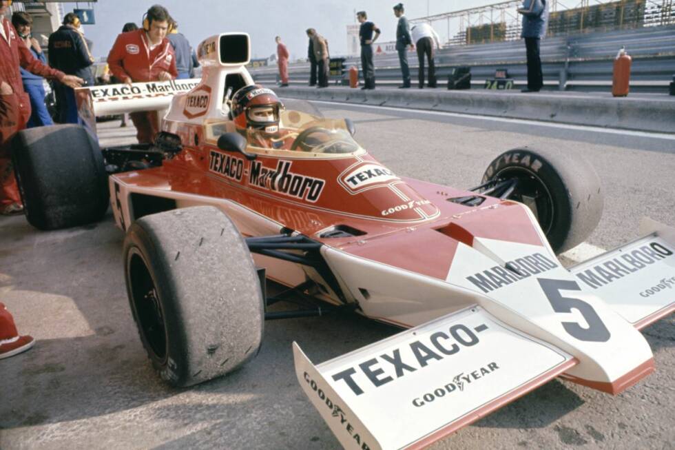 Foto zur News: Ab 1974 kam Rot ins Spiel: Marlboro und Texaco waren fortan die Brötchengeber, an Orange war nicht mehr zu denken. Untrennbar verknüpft mit dieser Ära: der Name James Hunt.