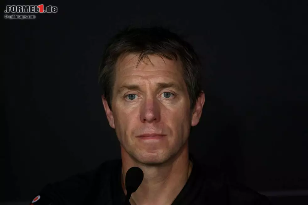 Tim Goss kommt eigentlich aus dem Motorenbau, hat sich inzwischen aber auf das Chassisdesign spezialisiert. Der heute 49-Jährige wechselte 1990 von Cosworth zu McLaren und war dort anfangs für die Motoreninstallation zuständig. Später arbeitete er unter anderem als zweiter Renningenieur für Mika Häkkinen und als Leiter des Testteams. Als McLaren nach der Newey-Ära dazu überging, jeweils zwei voneinander unabhängige Designteams im Zweijahresrhythmus die Autos entwickeln zu lassen, wurde Goss die Leitung einer dieser Crews übertragen. Foto zur News: Tim Goss kommt eigentlich aus dem Motorenbau, hat sich inzwischen aber auf das Chassisdesign spezialisiert. Der heute 49-Jährige wechselte 1990 von Cosworth zu McLaren und war dort anfangs für die Motoreninstallation zuständig. Später arbeitete er unter anderem als zweiter Renningenieur für Mika Häkkinen und als Leiter des Testteams. Als McLaren nach der Newey-Ära dazu überging, jeweils zwei voneinander unabhängige Designteams im Zweijahresrhythmus die Autos entwickeln zu lassen, wurde Goss die Leitung einer dieser Crews übertragen.
