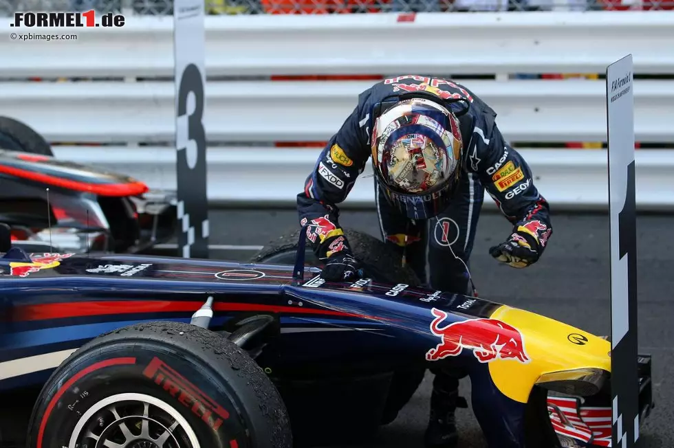 Foto zur News: 2011: Wieder Red Bull, aber diesmal gewinnt Sebastian Vettel im Fürstentum. Jenson Button (McLaren) wird Zweiter vor Vorjahressieger Webber. Kurz vor Schluss muss das Rennen mit roten Flaggen unterbrochen und neu gestartet werden.
