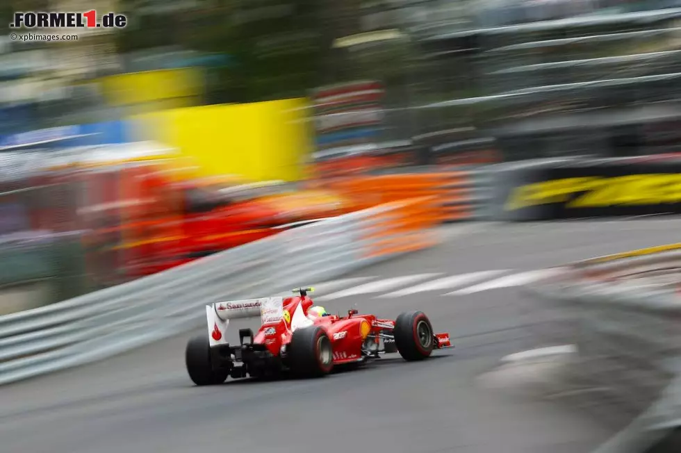 Foto zur News: Eine der spektakulärsten Kurven des Formel-1-Kalenders befindet sich am Casino in Monte Carlo. 270 km/h zwischen den Leitplanken beim Anbremsen von Beau Rivage, dann wohl die schnellsten 130 Sachen vorbei am Casino: &quot;Formel-1-fahren in Monaco ist wie Hubschrauberfliegen im Wohnzimmer&quot;, hat Nelson Piquet einmal gesagt.