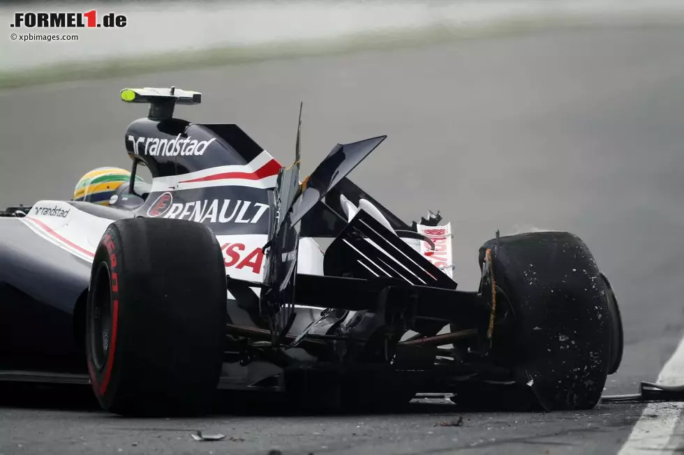 1999 wurde die letzte Kurve in Montreal in "Wall of Champions" umgetauft, weil dort der Reihe nach die Weltmeister Damon Hill, Michael Schumacher und Jacques Villeneuve abflogen. 2012 küsste Bruno Senna die Mauer. Ironie des Schicksals, dass dort der Slogan "Willkommen in Quebec" auf die Streckenbegrenzung gepinselt ist. Foto zur News: 1999 wurde die letzte Kurve in Montreal in "Wall of Champions" umgetauft, weil dort der Reihe nach die Weltmeister Damon Hill, Michael Schumacher und Jacques Villeneuve abflogen. 2012 küsste Bruno Senna die Mauer. Ironie des Schicksals, dass dort der Slogan "Willkommen in Quebec" auf die Streckenbegrenzung gepinselt ist.