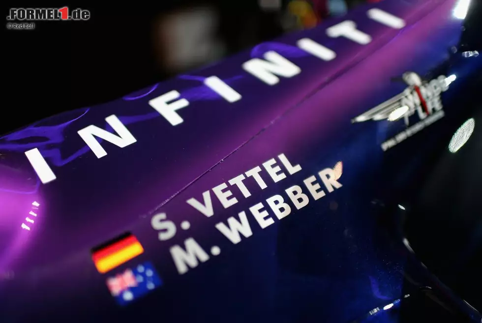 Einen Namen hat Sebastian Vettels "Neue" noch nicht, eine "Lila Pause" will der dreimalige Weltmeister mit seinem neuen RB9 aber keineswegs einlegen. Neu ist die Farbe (wegen Hauptsponsor Infiniti), ansonsten bleibt aber alles beim Alten: Fahrer, Management, technisches Grundkonzept. Foto zur News: Einen Namen hat Sebastian Vettels "Neue" noch nicht, eine "Lila Pause" will der dreimalige Weltmeister mit seinem neuen RB9 aber keineswegs einlegen. Neu ist die Farbe (wegen Hauptsponsor Infiniti), ansonsten bleibt aber alles beim Alten: Fahrer, Management, technisches Grundkonzept.