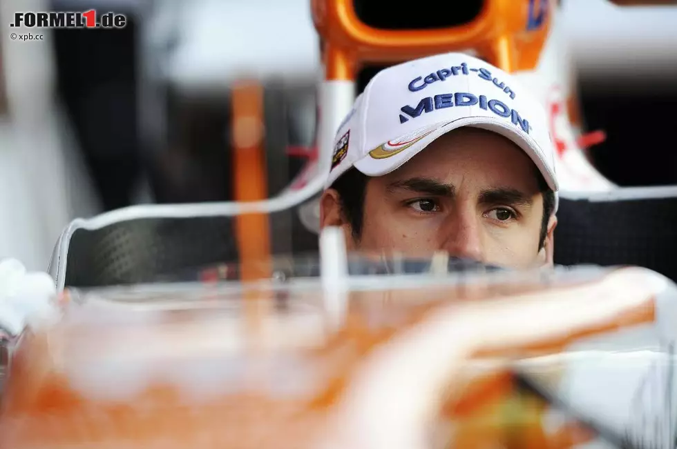 Er ist wieder da: Nach der verhängnisvollen Auseinandersetzung mit einem Manager des Lotus-Teams nach dem Grand Prix von China 2011 und der Zwangs-Auszeit 2012 scheint Adrian Sutil wieder in alter Stärke in die Formel 1 zurückzukehren. Sein Teamkollege heute wie damals: Paul di Resta. Foto zur News: Er ist wieder da: Nach der verhängnisvollen Auseinandersetzung mit einem Manager des Lotus-Teams nach dem Grand Prix von China 2011 und der Zwangs-Auszeit 2012 scheint Adrian Sutil wieder in alter Stärke in die Formel 1 zurückzukehren. Sein Teamkollege heute wie damals: Paul di Resta.