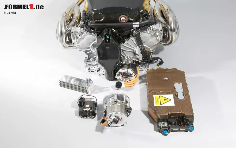 Endlich bekommt auch das Marussia-Team das Hybridsystem KERS (von Williams), von dem sich Timo Glock einen großen Sprung erhofft hatte. Der Deutsche wird jedoch kein Nutznießer mehr sein, denn fahrerseitig wurde die Aufstellung komplett ausgetauscht - die Neuzugänge heißen Max Chilton und Jules Bianchi. Luiz Razia war nur ein paar Tage lang "Stammfahrer" - bis die erste Rate seiner Sponsoren zu spät (oder gar nicht) ankam... Foto zur News: Endlich bekommt auch das Marussia-Team das Hybridsystem KERS (von Williams), von dem sich Timo Glock einen großen Sprung erhofft hatte. Der Deutsche wird jedoch kein Nutznießer mehr sein, denn fahrerseitig wurde die Aufstellung komplett ausgetauscht - die Neuzugänge heißen Max Chilton und Jules Bianchi. Luiz Razia war nur ein paar Tage lang "Stammfahrer" - bis die erste Rate seiner Sponsoren zu spät (oder gar nicht) ankam...