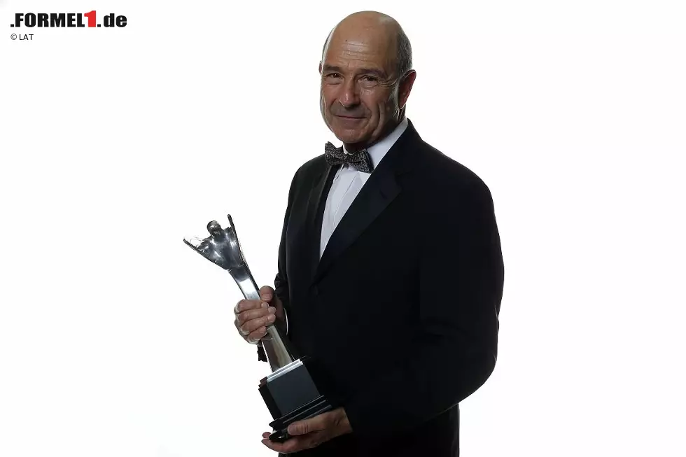 Für seine Verdienste um den Motorsport erhält Peter Sauber in den folgenden Jahren diverse Auszeichnungen. Foto zur News: Für seine Verdienste um den Motorsport erhält Peter Sauber in den folgenden Jahren diverse Auszeichnungen.