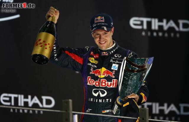 Foto zur News: Marca (Spanien): "Vettel stellt Schumachers Rekord ein. Er gewinnt den siebten Grand Prix in Folge wie Michael im Jahr 2004. Der viermalige Weltmeister erdrückt alle in Abu Dhabi. Aufholjagd von Alonso beim siebten Sieg von Vettel in Folge."