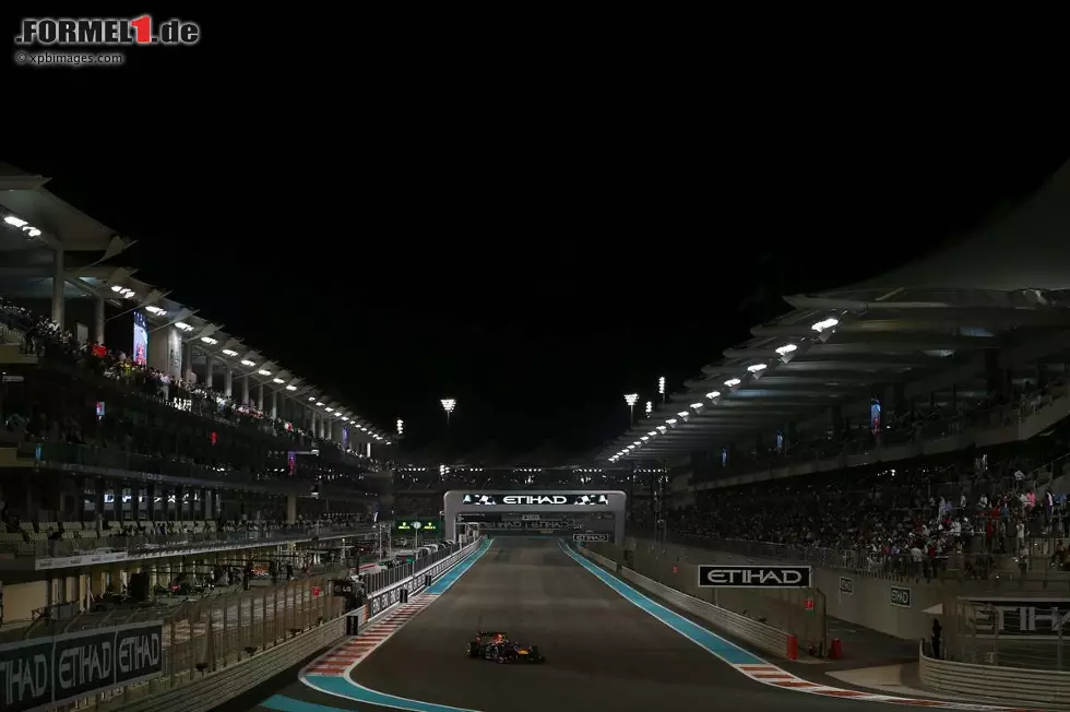 L'Equipe (Frankreich): "Unschlagbarer Vettel. Vettel enttäuschte diejenigen, die gehofft hatten, Vettel würde nach seinem WM-Titel etwas an Motivation verloren haben, und gewann auf dem Yas Marina Circuit. Vettel stellt den Rekord von Schumacher ein." Foto zur News: L'Equipe (Frankreich): "Unschlagbarer Vettel. Vettel enttäuschte diejenigen, die gehofft hatten, Vettel würde nach seinem WM-Titel etwas an Motivation verloren haben, und gewann auf dem Yas Marina Circuit. Vettel stellt den Rekord von Schumacher ein."